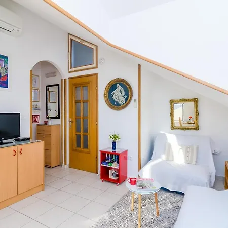 Swallow's Nest - Two Bedroom With Balcony Appartement