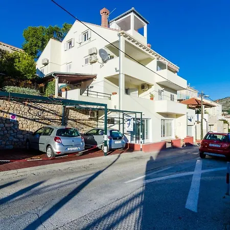 Swallow's Nest - Two Bedroom With Balcony
