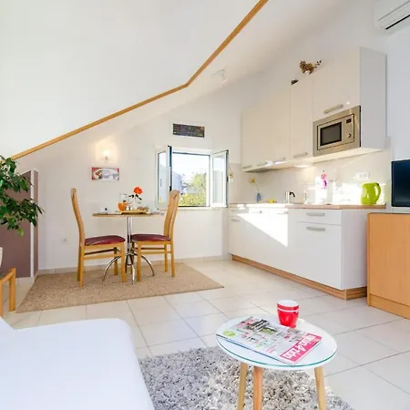 Swallow's Nest - Two Bedroom With Balcony *