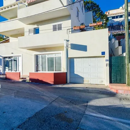 Swallow's Nest - Two Bedroom With Balcony Apartmán *